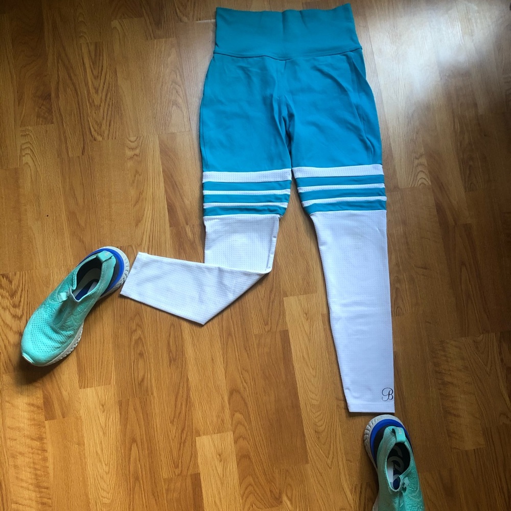 Bombshell workout leggings!  Squatproof!